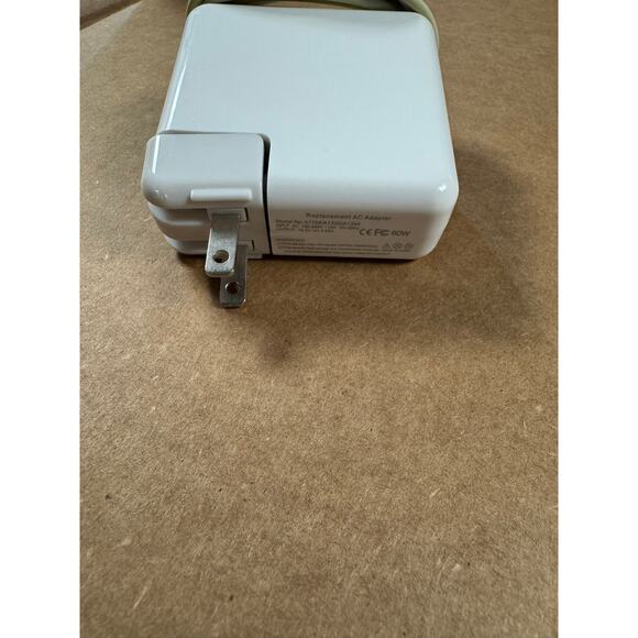 MacBook Charger / used condition - Picture 2 of 4